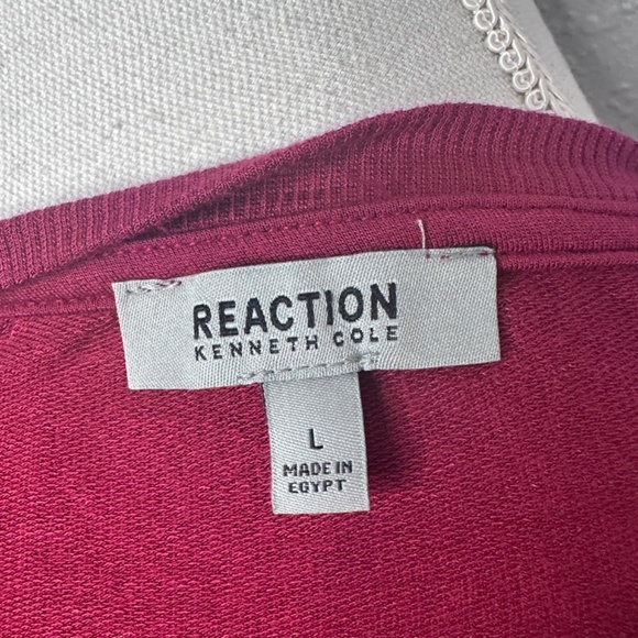 Women's  NWT  Kenneth Cole Reaction Fuchsia Top with cut outs Size Large - Picture 8 of 8